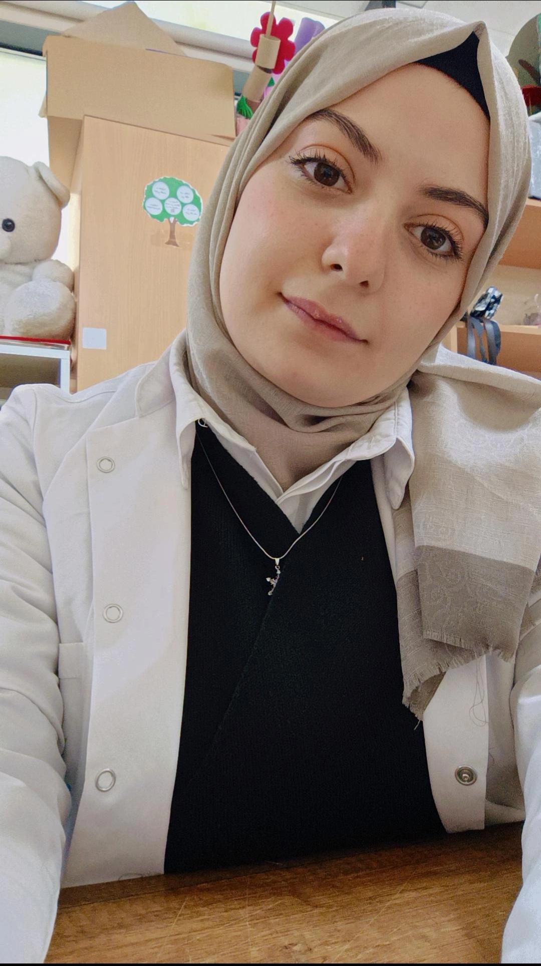 ريم حديد، معلمة اللغة العربية