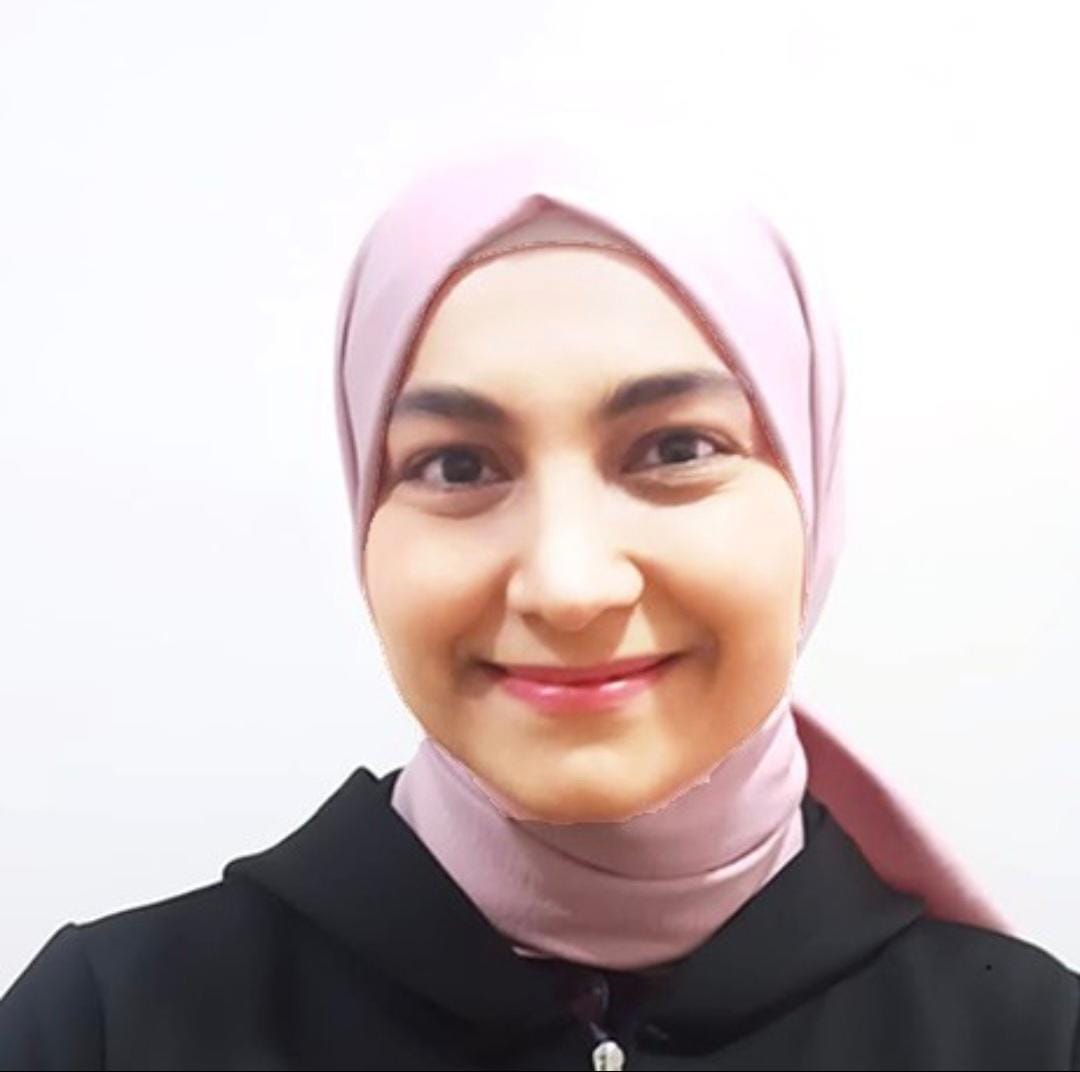 Nahed Almasrı، معلمة القرآن الكريم